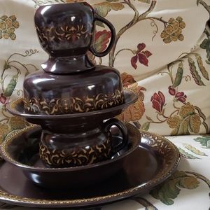 VTG.rare Franciscan earthenware serving set
